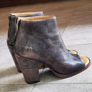 BedStu Onset Leather Peep Toe Ankle Boot, Wood Heel, Distressed Mushroom, 8, EUC